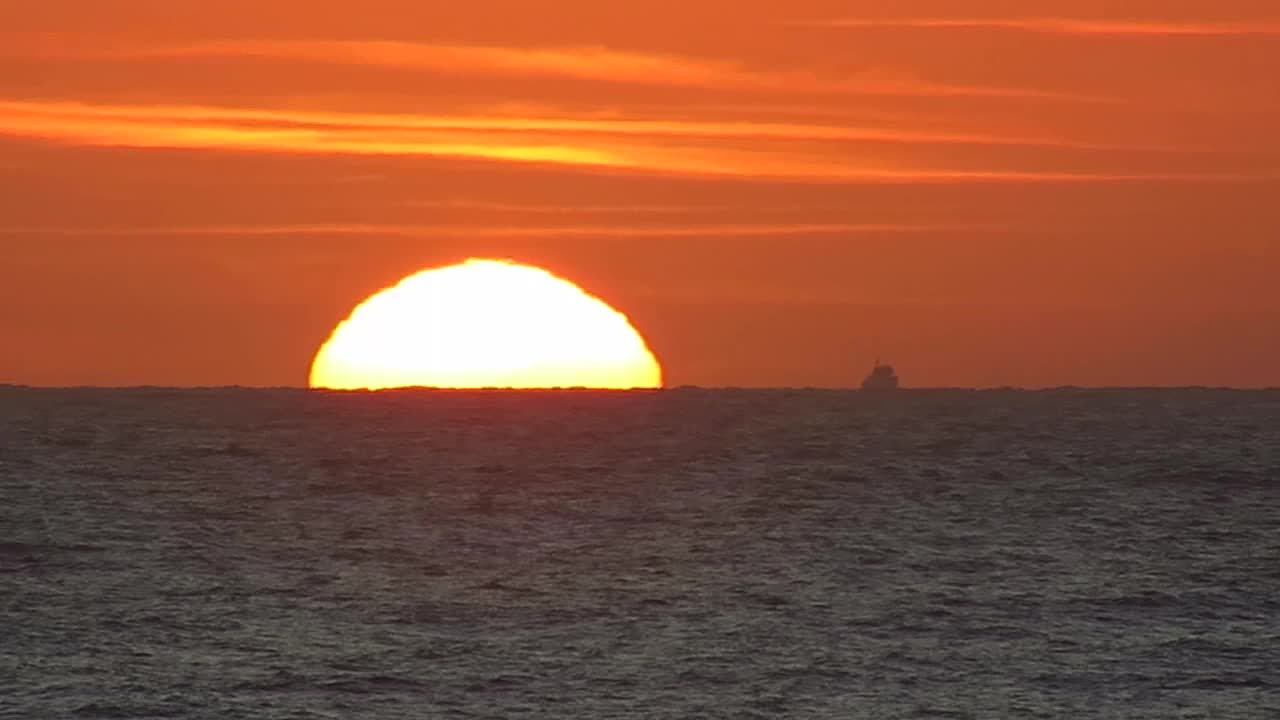 Mặt trời mọc trên biển Vũng Tàu lúc bình minh (sunrise in Vung Tau) -  YouTube
